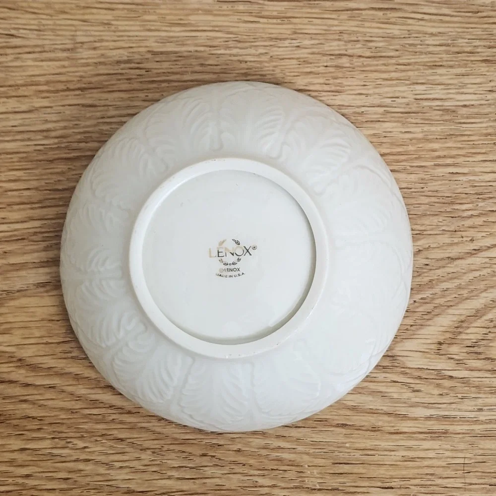 Lenox Round Scalloped Candy/Nut Bowl, Ivory with 24K Gold Trim Made‎ in U.S.A.